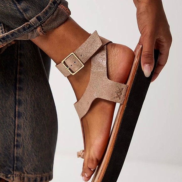 Stylish Tan Platform Sandals - Picture 2 of 6